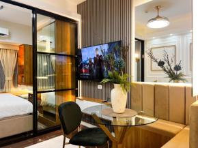 BRAND NEW Casa Airabella with Netflix & Makati City Skyline